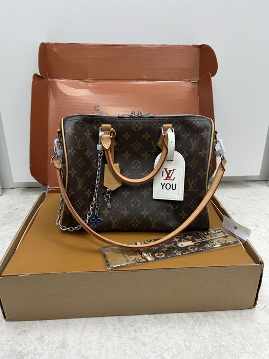 Сумочка в стилі LV