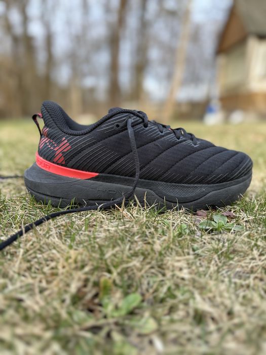 Кросівки майже нові!