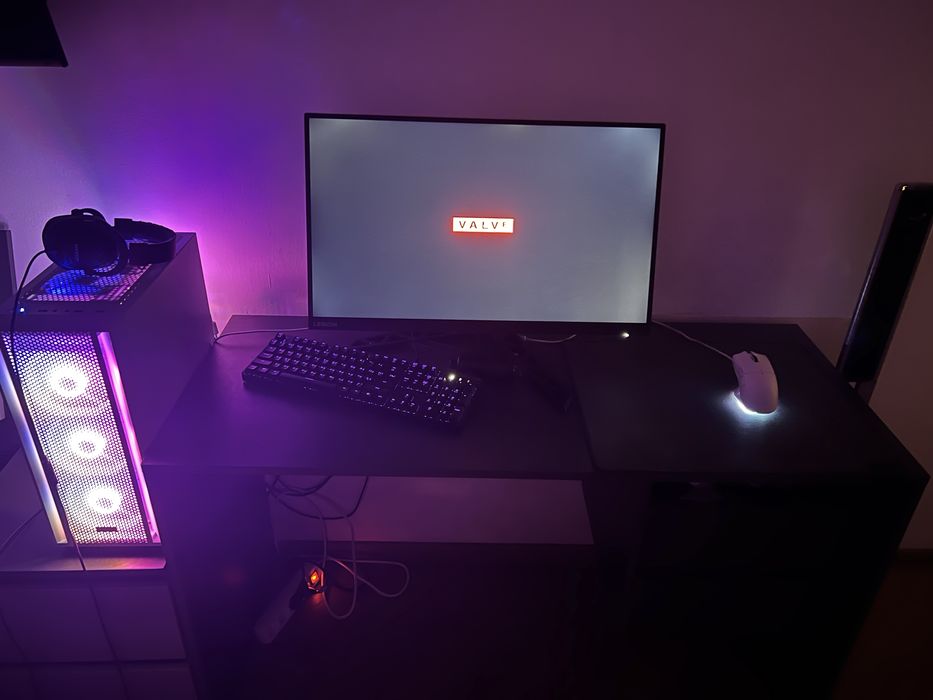 Ігровий сетап пк монітор крісло навушники клавіатура мишка