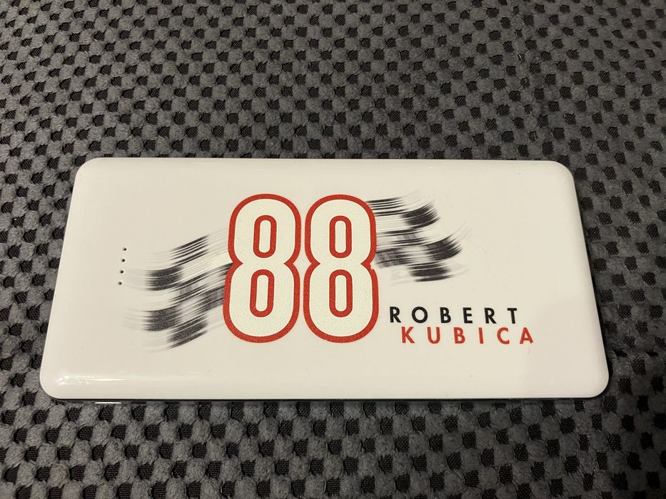 Robert Kubica power bank, zasilanie telefonu.