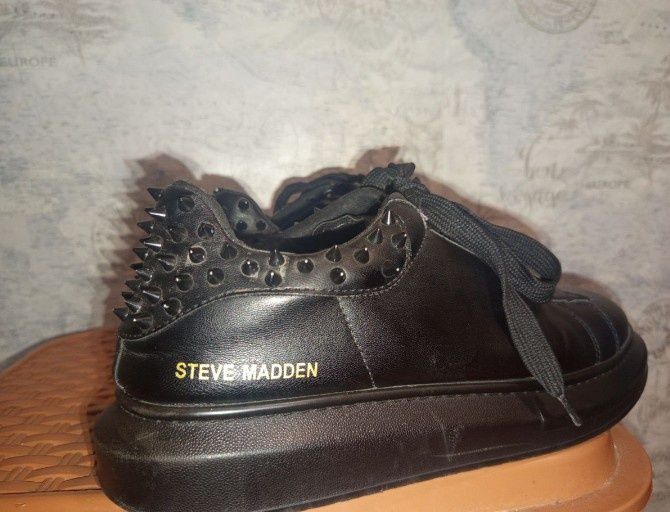 Кросівки Steve Madden Frost
колір чорний