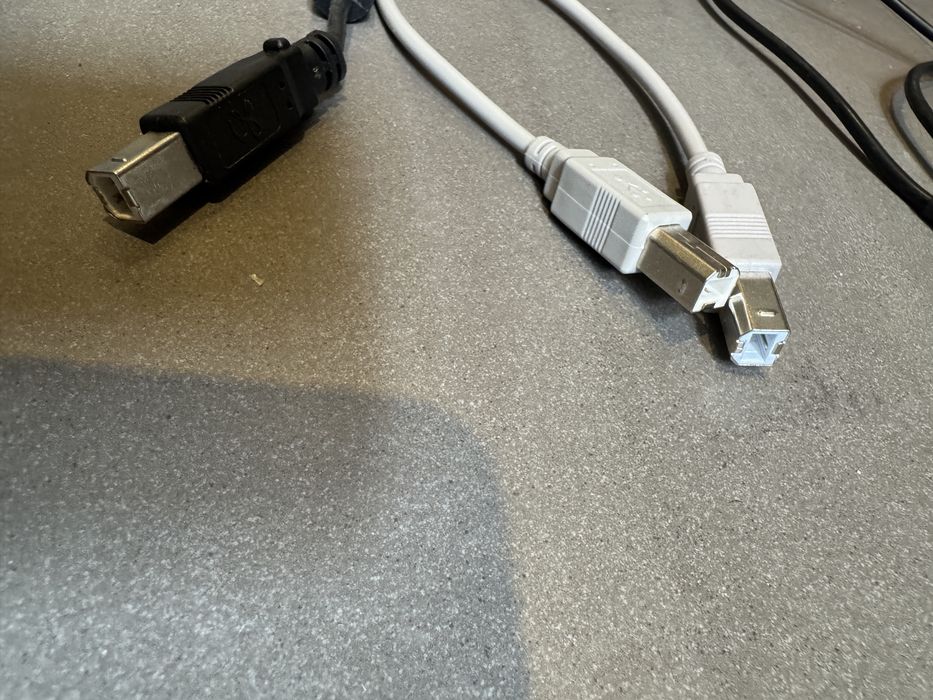 Zestaw kabli: 3 sztuki USB 2.0 A-B, 8 szt. USB - Micro USB, 9 szt. mini jack - mini jack