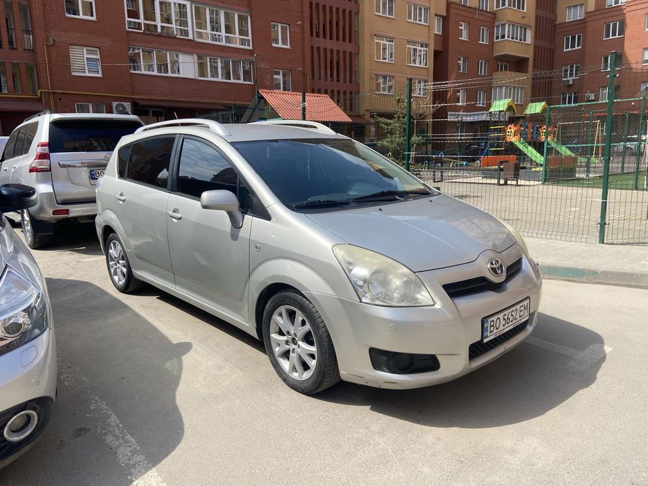 Тойота Corolla Verso
