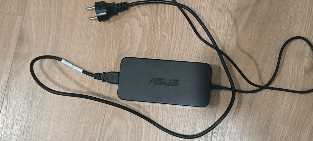 ASUS i7 17", 16GB RAM, 256GB SSD+1TB