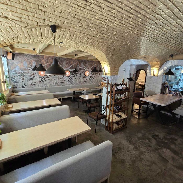 Ресторан з обладнанням та меблями вул. Мала Житомирська, Золоті ворота