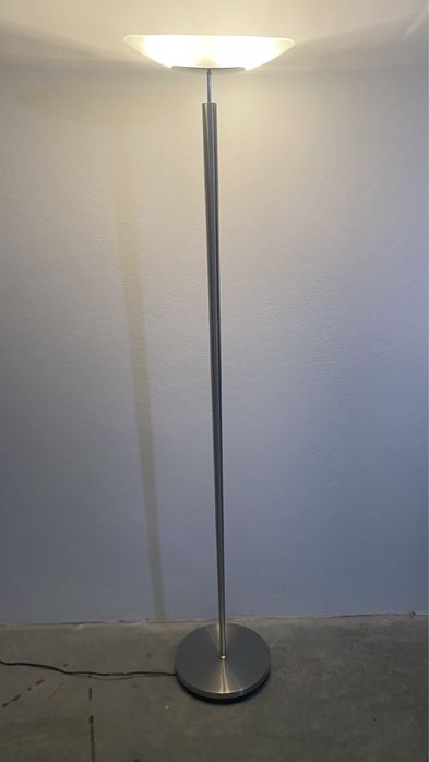 Candeeiro de chão em aço inox