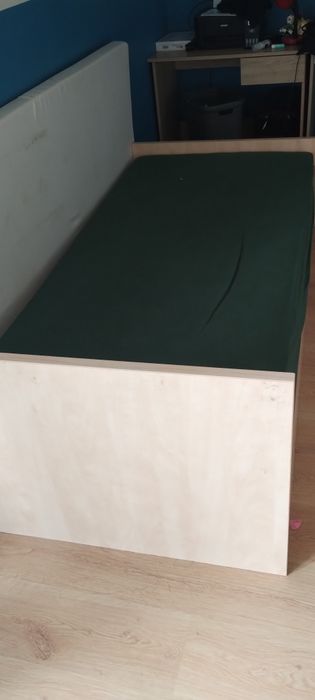Łóżko 200 na 90 z materacem