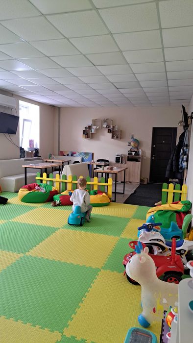 Продається ігровий лабіринт , батут, працююча ігрова кімната. Актуальн
