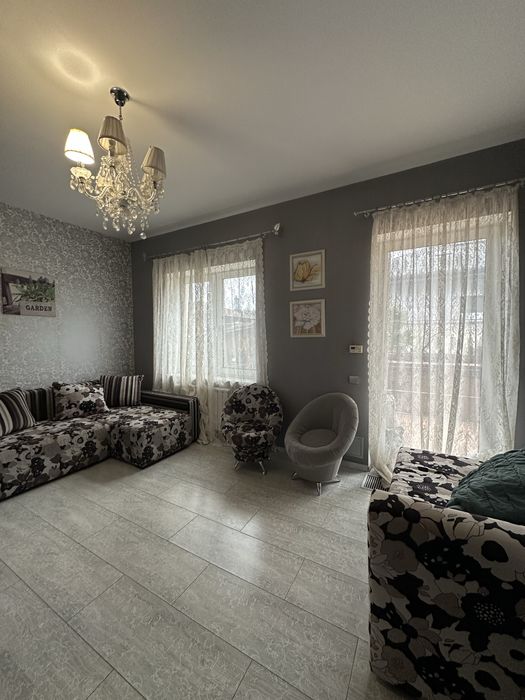 Оренда котеджу в Канадському селищі на 8 сотках