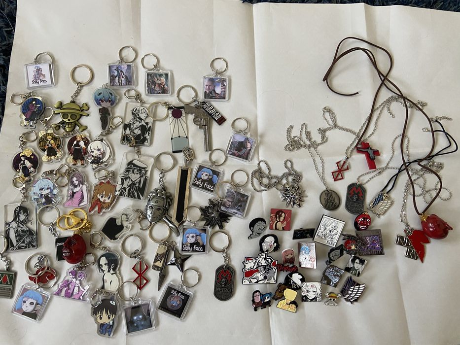 Брелки/підвіски/значки по іграм та аніме