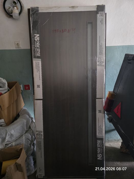 Продам межкомнатные двери (только полотна)