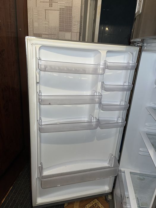 Холодильник Hotpoint Ariston