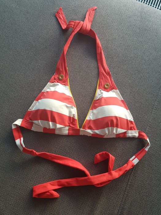 Piękne bikini biało czerwone