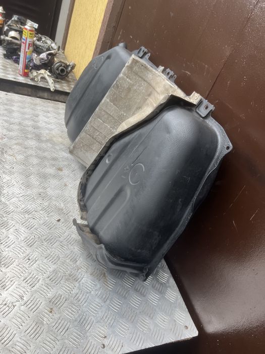 Бак бензобак тойота исис toyota isis platana год 06