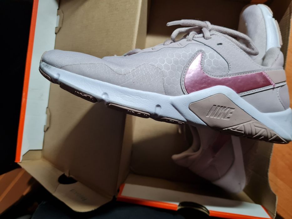 Nike Legend Essential 2