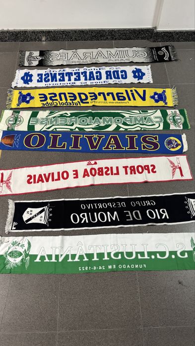 Cachecois de futebol de varios clubes alguns raros
