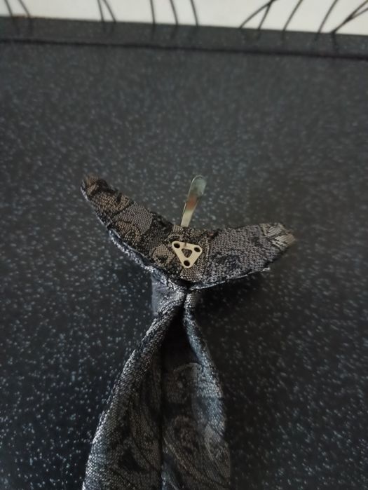 Mucha męska bezpieczna na klips.