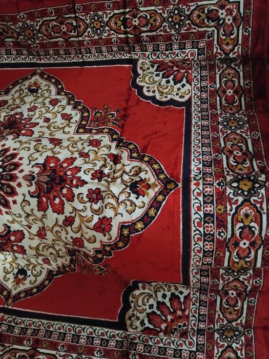 Покривало коврове на диван