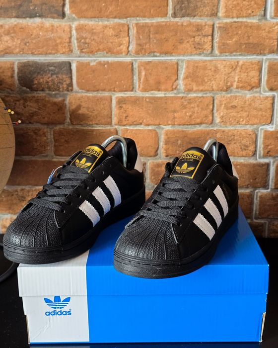 Adidas Superstar black