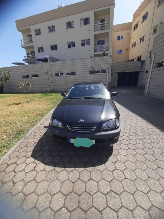 Toyota Avensis com junta a concertar