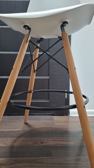 2 szt białe hokery w style skandynawskim