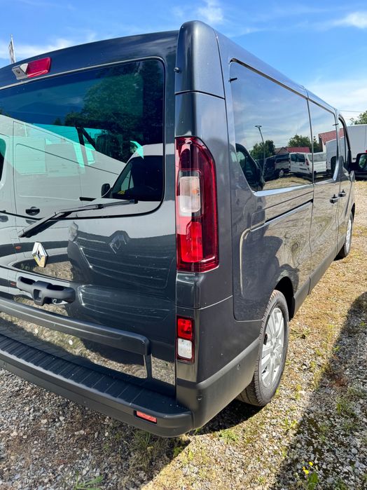 Bus na wynajem AUTOMAT 9 osobowy nowy Trafic Wakacje wypożycz rent