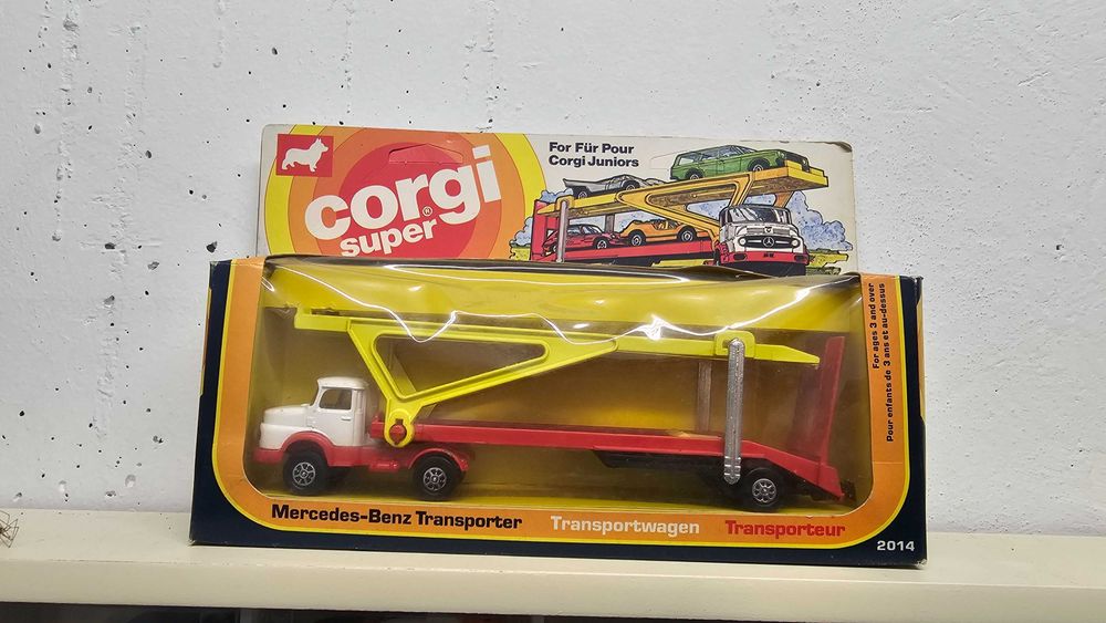 Camião Corgi Super Mercedes-Benz Transporter