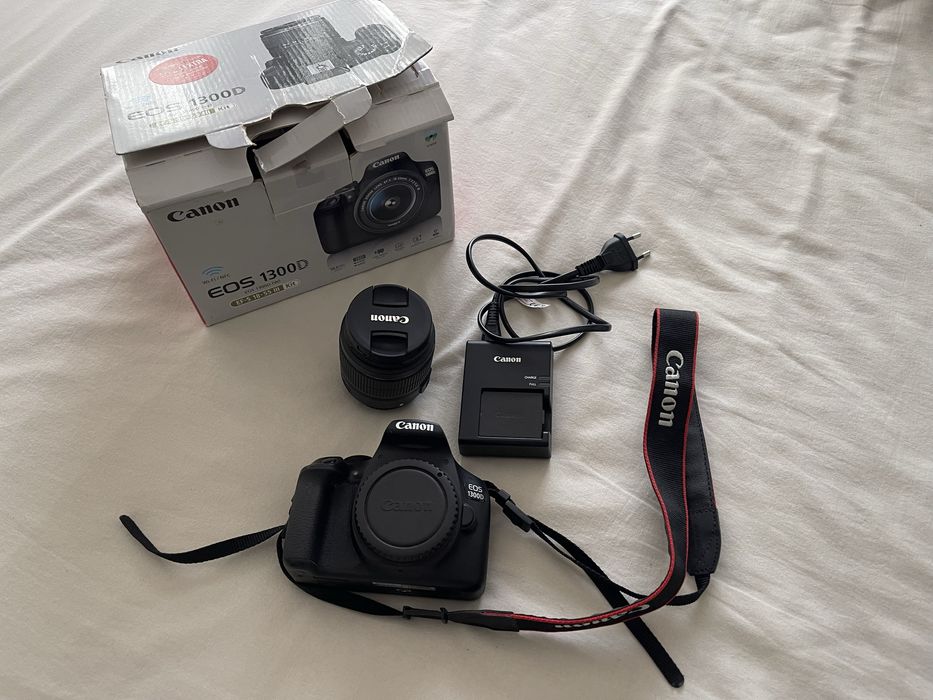 Máquina fotográfica Canon EOS 1300D