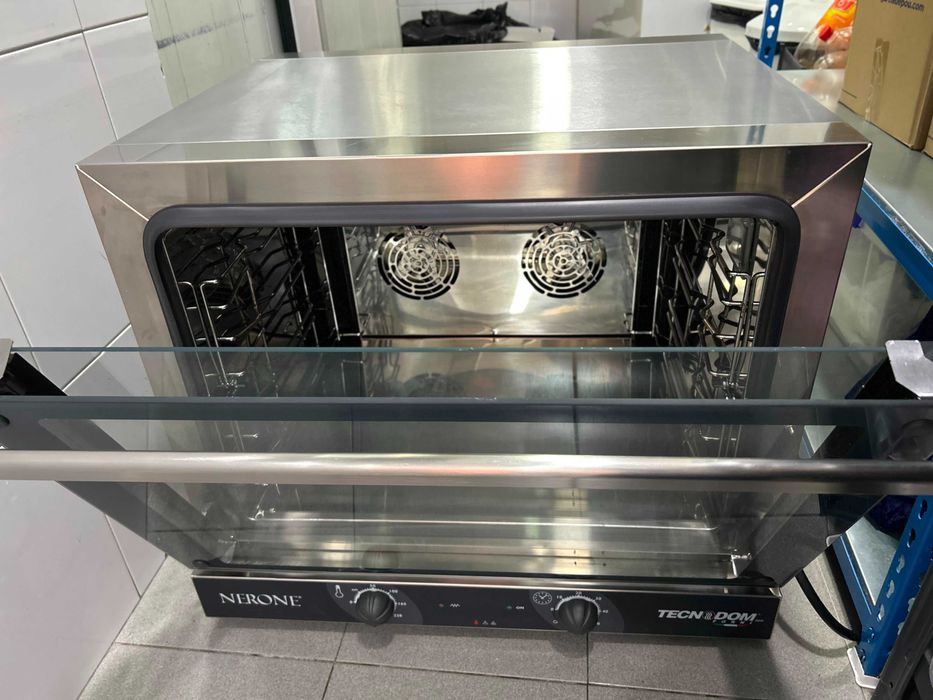 Forno de convecção profissional Tecnodom FEM04NEGNV