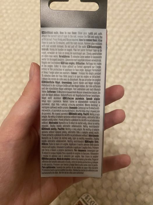 Sztuczne pazkoncie z klejem tipsy