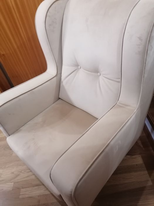 Poltrona em cor beje