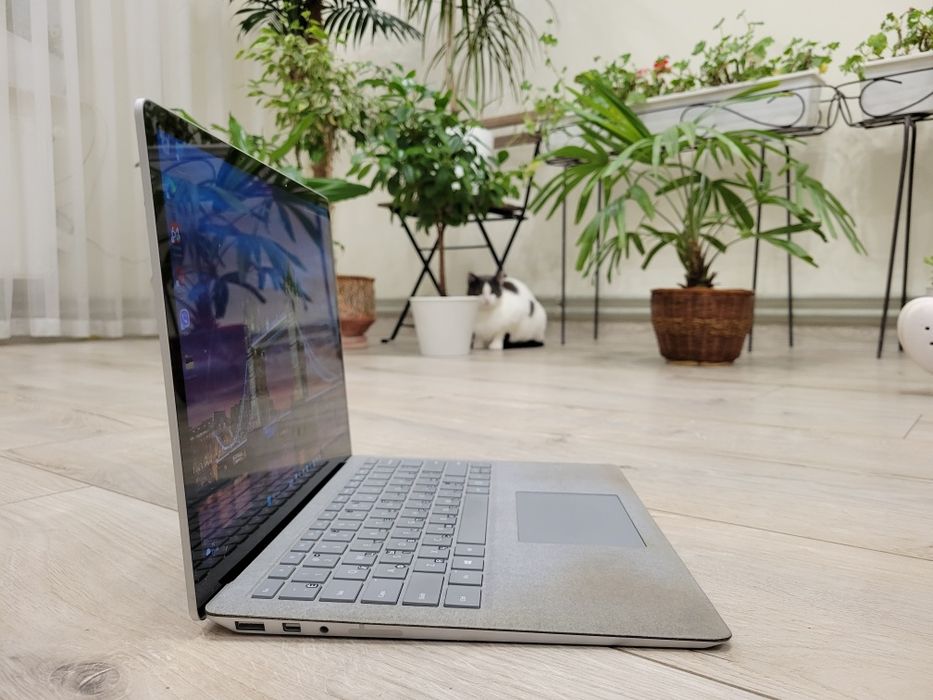 Ноутбук surface з тачскріном ціна договірна