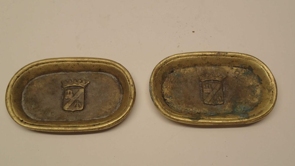 Covilhetes em Bronze com brasão