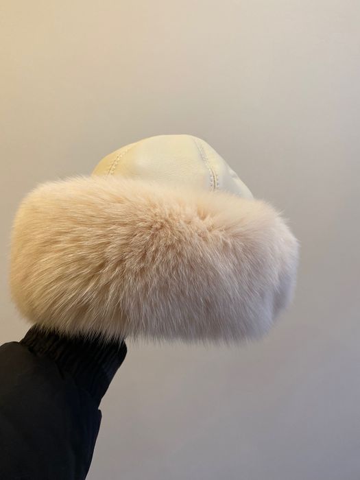 Czapka skóra obszyta futrem z lisa