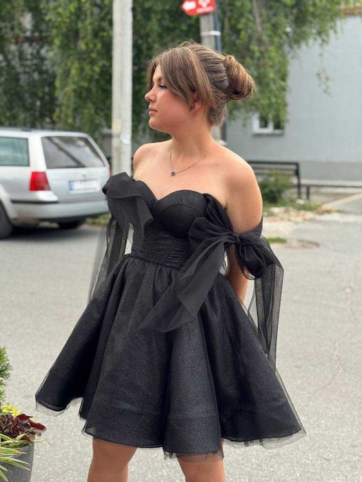 Чорна сукня на випускний