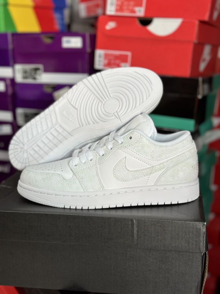Aj1 low cheap triple white