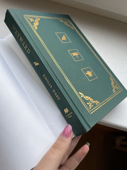 Weyward Emilia Hart Hardcover книга англійською