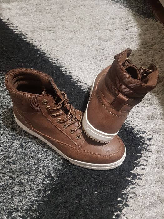 Vendo botas castanhas, N.42
N.42