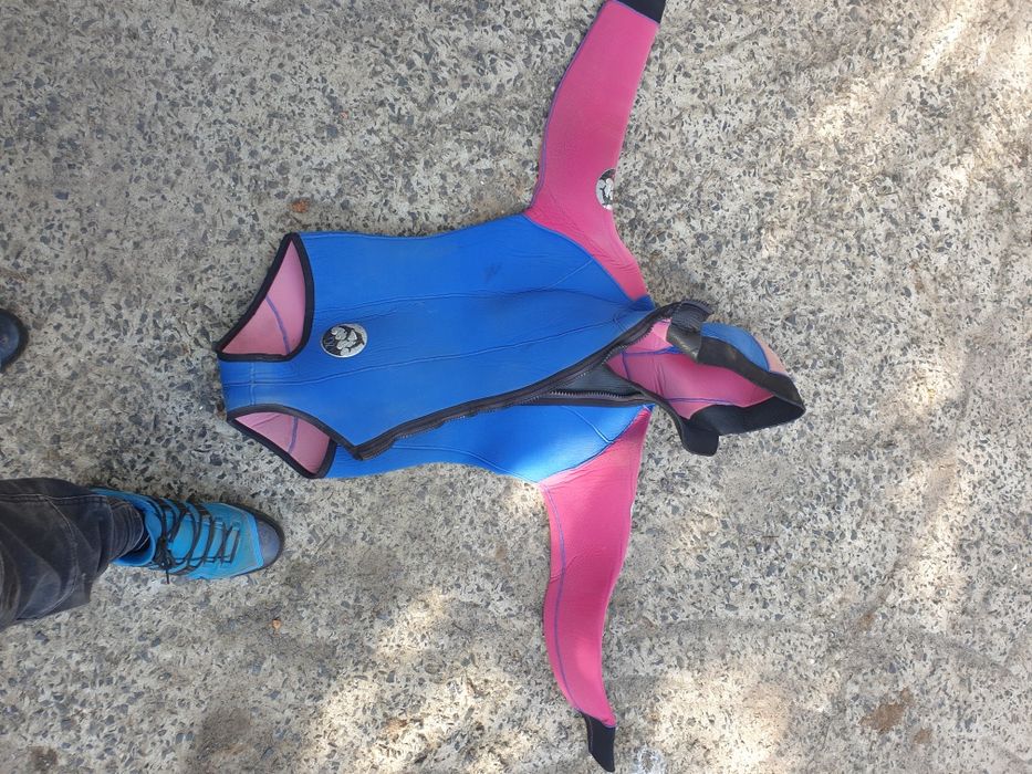 Продаю гібдрокостюм.