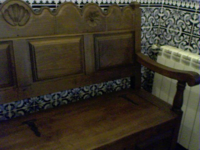 Banco-Arca em Castanho Maciço64739899932673121