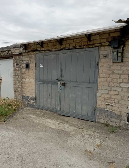 Продам гараж по ул. Красной в кооперативе "Локомотив"