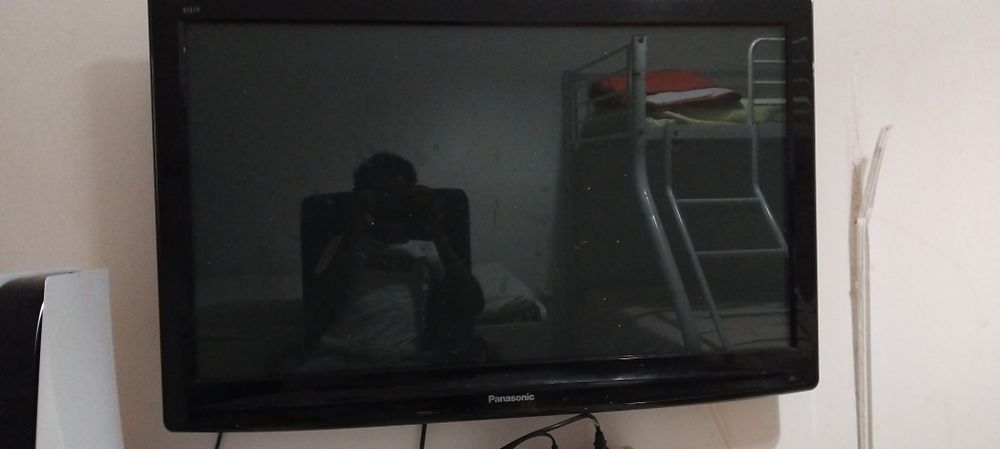 TV  praticamente nova