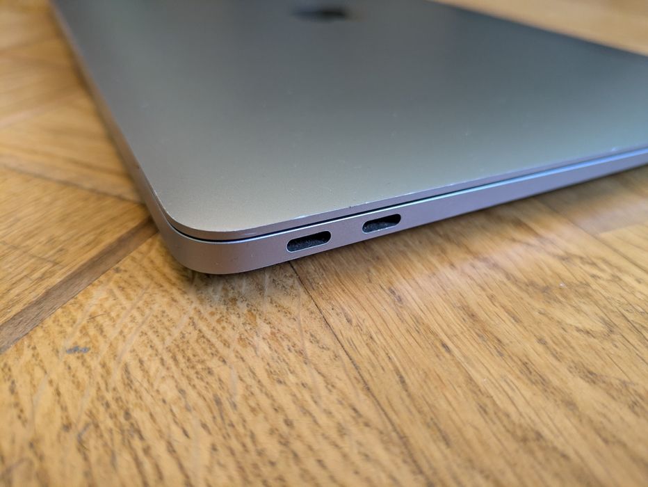 MacBook Air M1, 2021, 13", 8/256  ГБ, гарний стан.