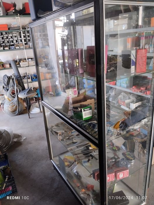 Vitrine em vidro estado usado