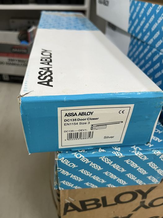 Samozamykacz assa abloy
