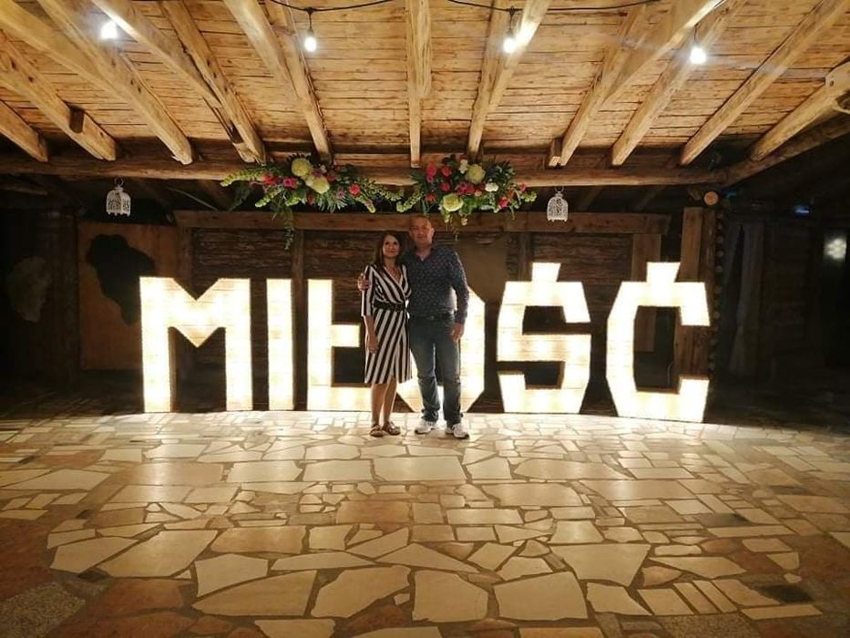 Napis Miłość drewniany