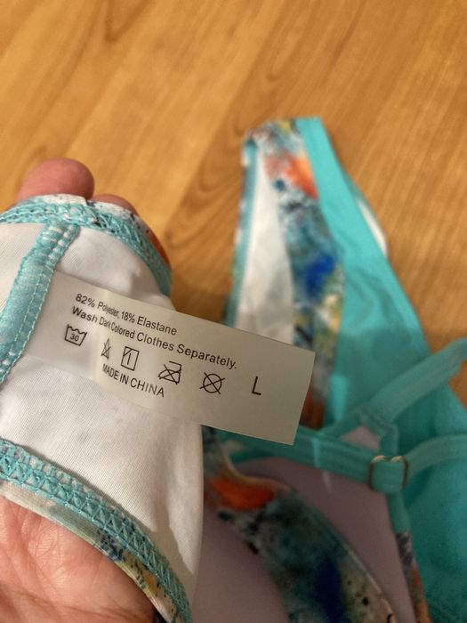 Яркий раздельный купальник размер L.