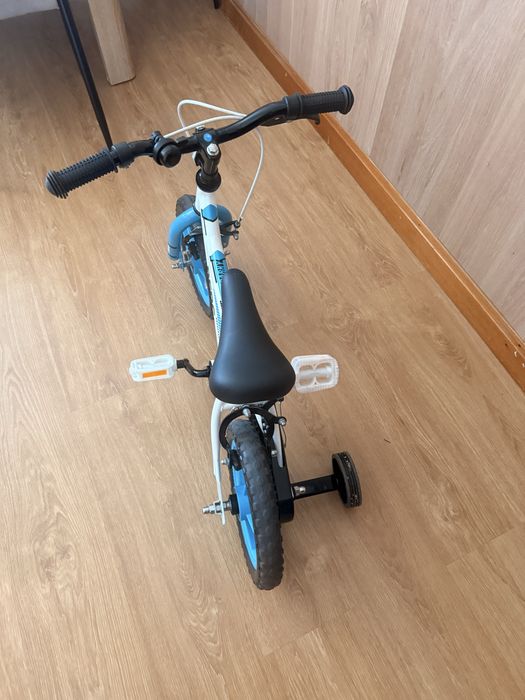 Bicicleta de criança de 3 a 4 anos de idade