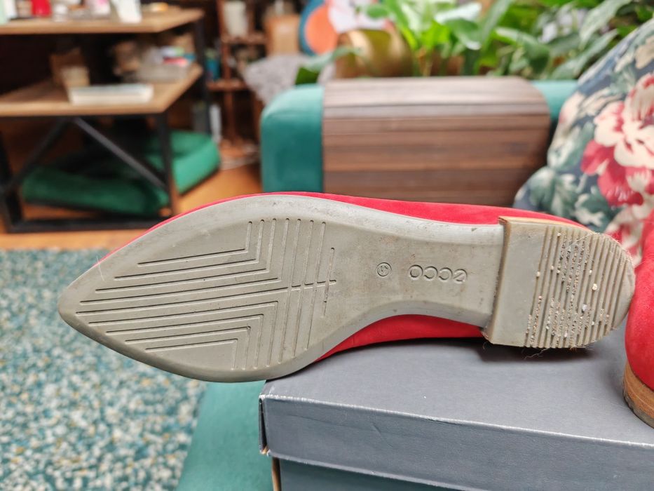 Balerinki, półbuty Ecco rozm 41. Piękna czerwień