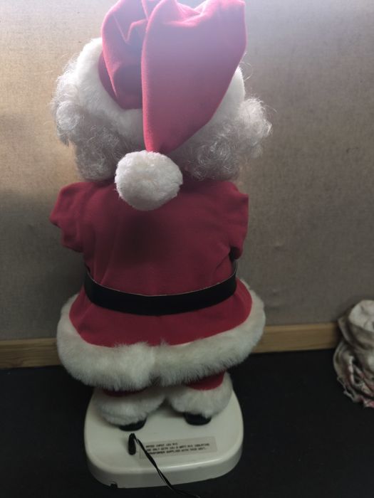 Pai Natal com Vela Luminosa e movimentos.
Figura decorativa de Pai Nat